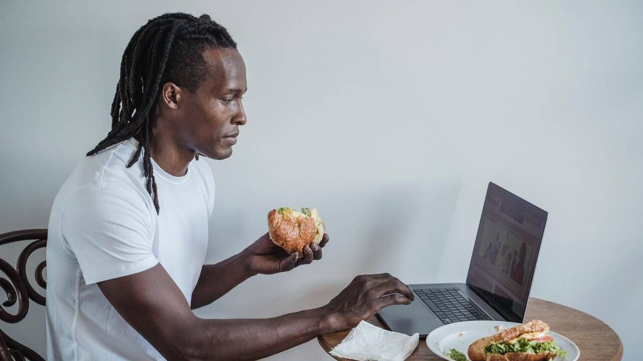 How Chewing Your Food Is Surprisingly Beneficial 17 chewing food benefits